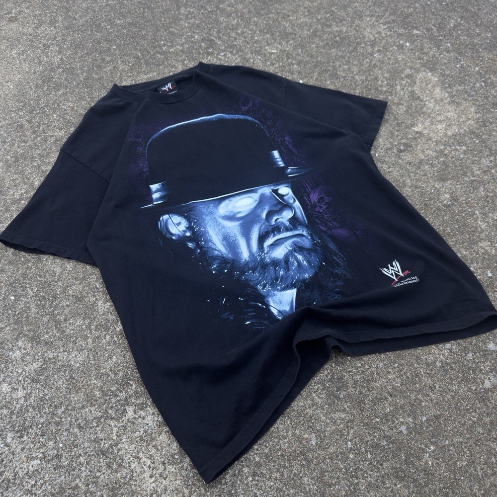 Vintage WWE  THE UNDERTAKER Glow in the Dark Eyes  Black T-shirt Mens Large  f10